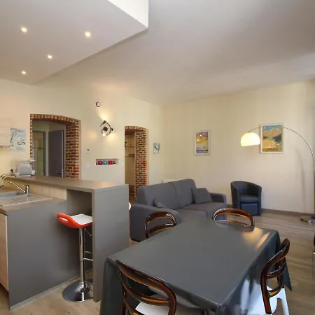 Hyper Centre Mont-dore: T3 Spacieux Avec Balcon Et Wifi, A Cote Des Thermes - Fr-1-608-23 * Le Mont-Dore