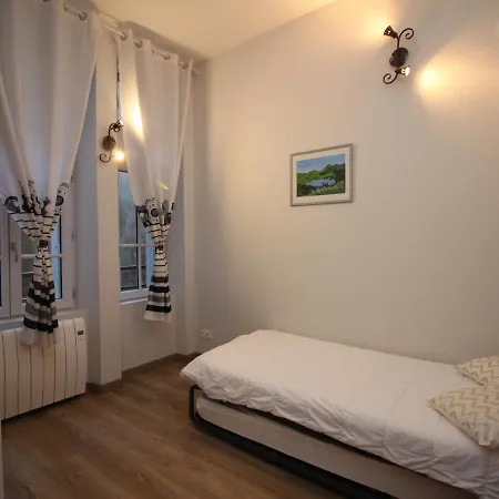 Hyper Centre Mont-dore: T3 Spacieux Avec Balcon Et Wifi, A Cote Des Thermes - Fr-1-608-23 * Le Mont-Dore